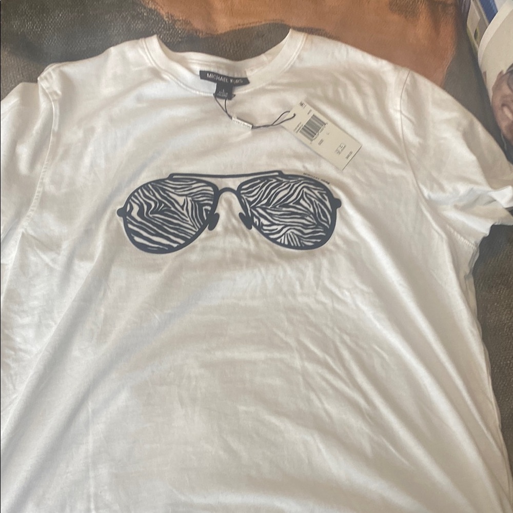 Michael Kors White Graphic T-Shirt never worn tags attached